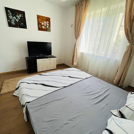 Ferienwohnung Apartament Yasmy Orşova Exterior foto