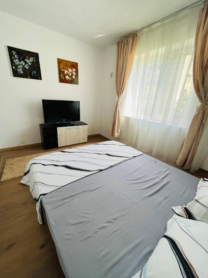 Ferienwohnung Apartament Yasmy Orşova Exterior foto